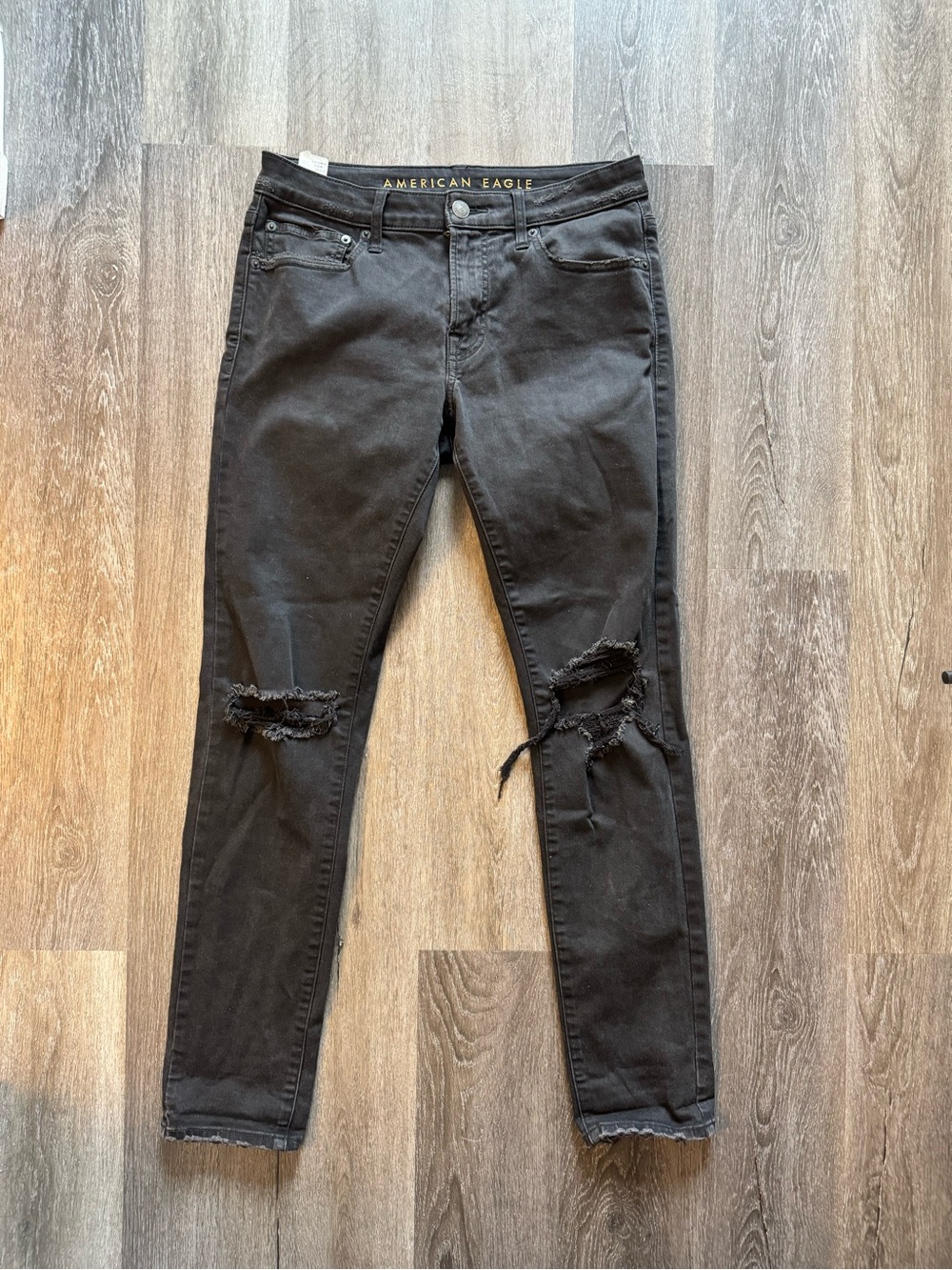 American Eagles Men’s Black Distressed Skinny Jeans